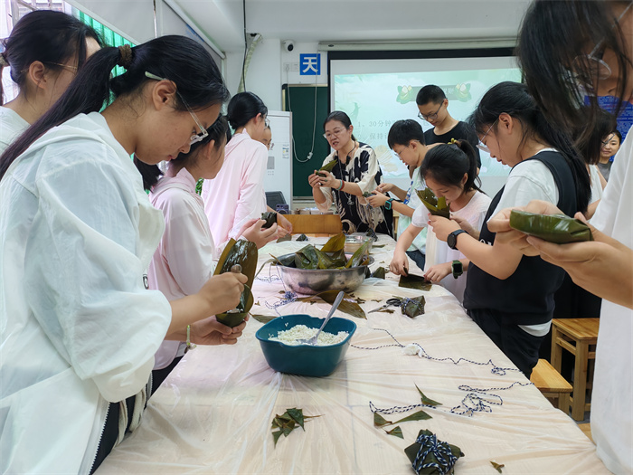 语文组端午节活动《端午粽动员》